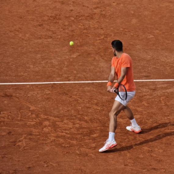 Novakove poslednje pripreme pred Zvereva FOTO