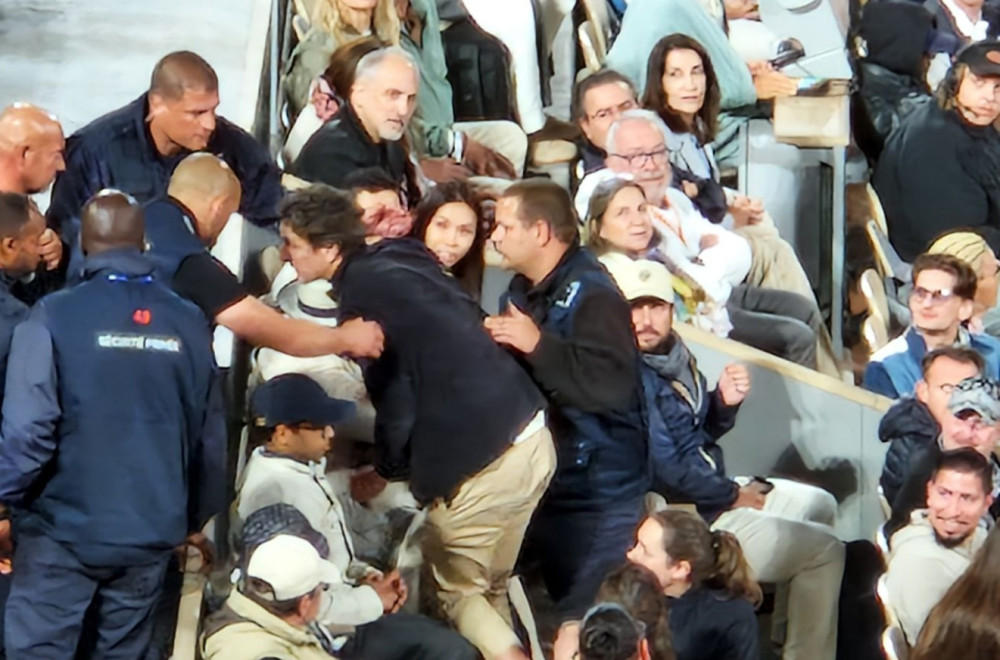 Frka na Novakovom meču – policija uletela na tribine i izbacila dvoje navijača FOTO