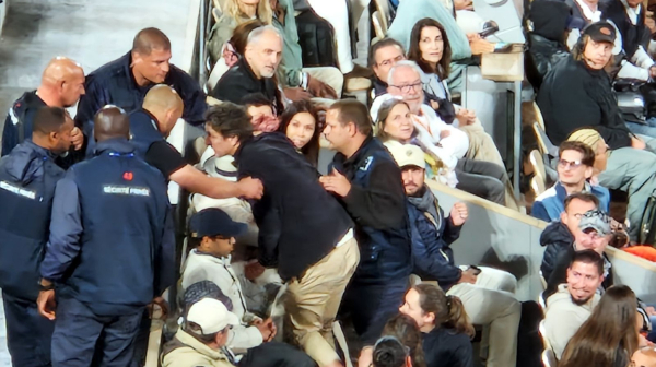 Frka na Novakovom meču – policija uletela na tribine i izbacila dvoje navijača FOTO