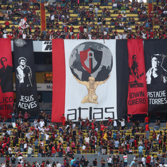 Brutalni Argentinci – ispisnice za decu zbog slike sa igračem najvećeg rivala