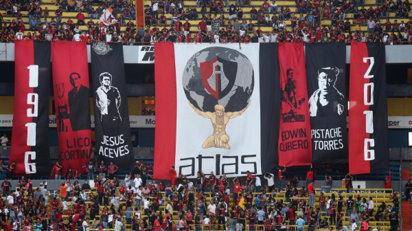 Brutalni Argentinci – ispisnice za decu zbog slike sa igračem najvećeg rivala