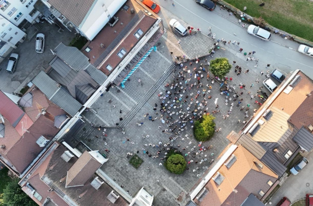 Totalni fijasko blokaderske konvencije u Kosjeriću: Narod ih ne podržava; Došlo jedva 300 ljudi FOTO