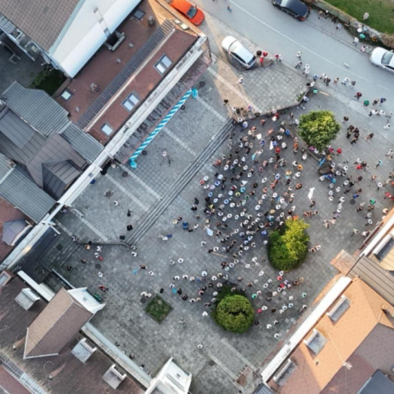 Totalni fijasko blokaderske konvencije u Kosjeriću: Narod ih ne podržava; Došlo jedva 300 ljudi FOTO