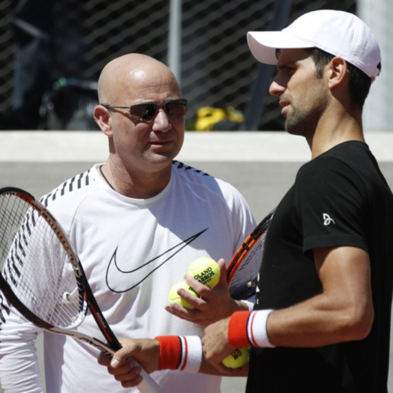 Agasi opet ishvalio Đokovića