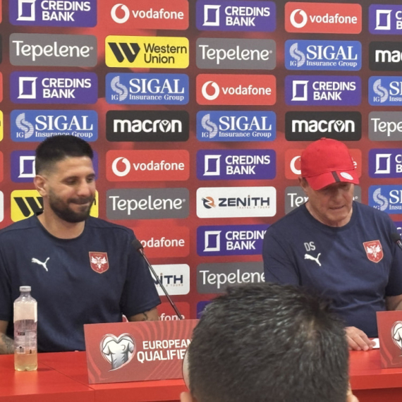 Burno u Tirani – Piksi pričao albanski, planuo zbog pitanja, pa otkrio kako do pobede