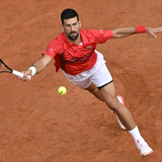 Ovacije na Šatrijeu – Novak držao čas VIDEO