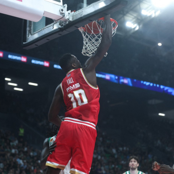 Jeziva povreda centra Olimpijakosa – igrači se hvatali za glavu VIDEO