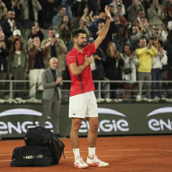 Nismo gotovi, "deda"