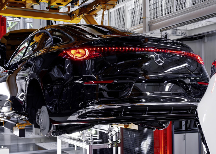 Mercedes farba automobile uz pomoć veštačke inteligencije FOTO