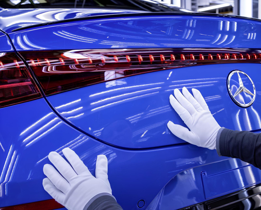 Mercedes farba automobile uz pomoć veštačke inteligencije FOTO