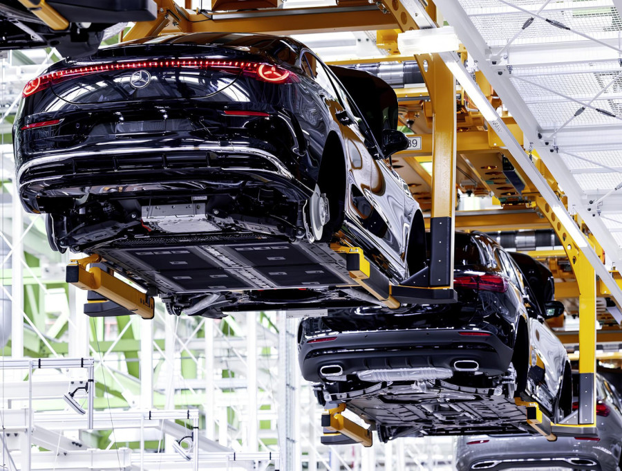 Mercedes farba automobile uz pomoć veštačke inteligencije FOTO