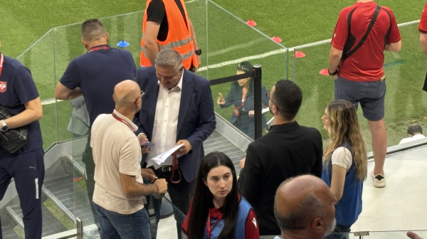 Albanski novinar osramoćen usred Tirane: Provocirao Srbe, pa je momentalno oteran! VIDEO