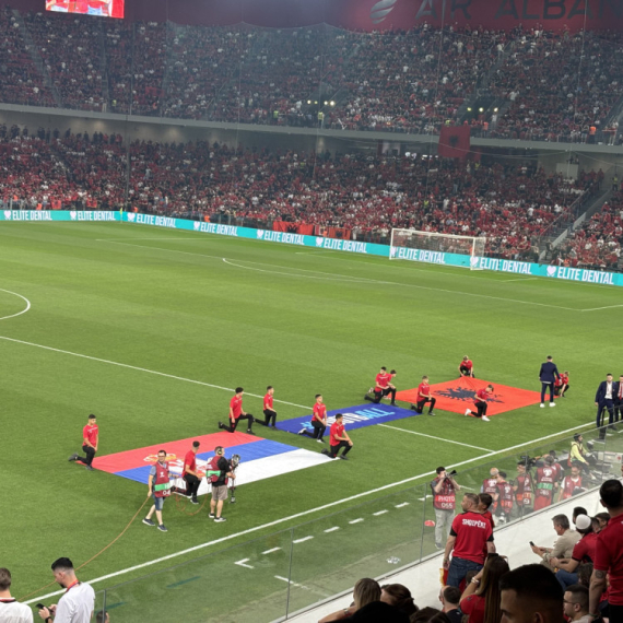 "Bože pravde" se jedva čulo – srpski reprezentativci ponosni, klinci provocirali VIDEO