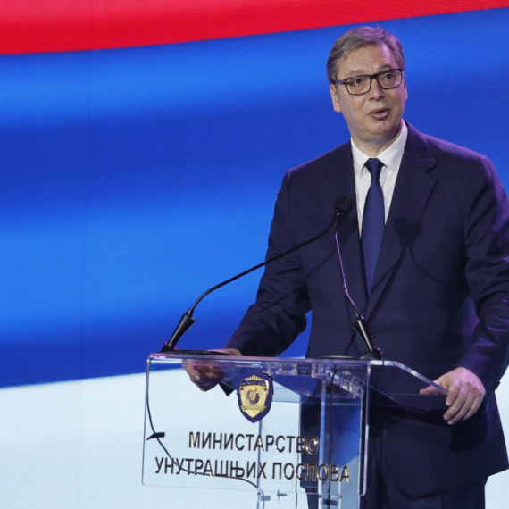 Vučić uručio medalje: Potrebna nam je jača, snažnija policija; Od mene ćete uvek imati podršku FOTO/VIDEO