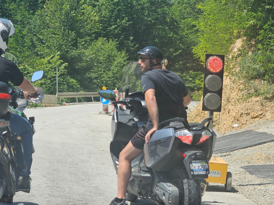 Haos tokom izbornog dana: Motori i veterani u Zaječaru; U Kosjeriću tablice Čačak i Ilinois FOTO
