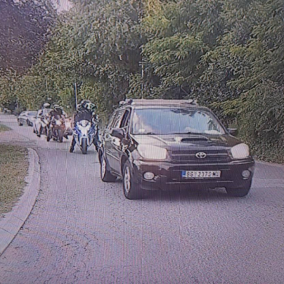 Spremaju nerede: Blokaderi iz Beograda krenuli ka Kosjeriću FOTO