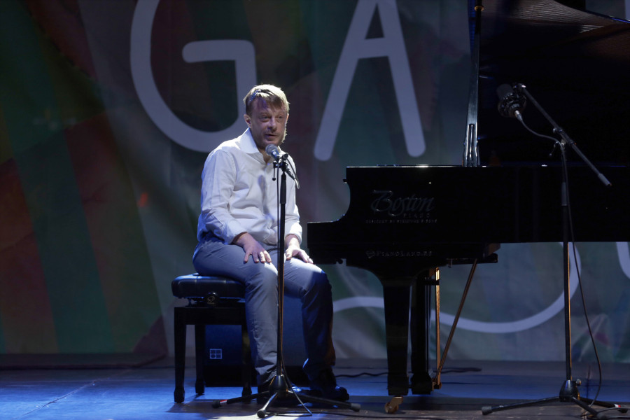 Matija Dedić poslednji nastup imao je pre mesec dana, a u publici ga je bodrila Gabi Novak