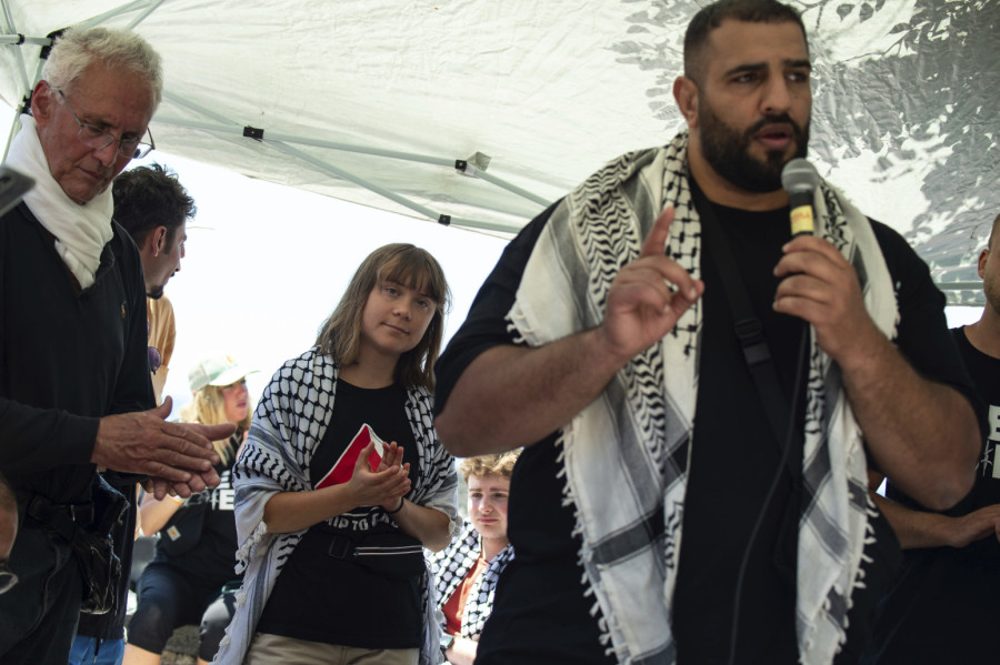 Javila se Greta: Ako ovo gledate, mi smo kidnapovani; Teraće ih da gledaju Hamasove zločine VIDEO