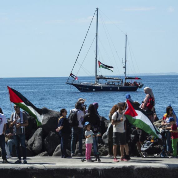 Javila se Greta: Ako ovo gledate, mi smo kidnapovani; Teraće ih da gledaju Hamasove zločine VIDEO