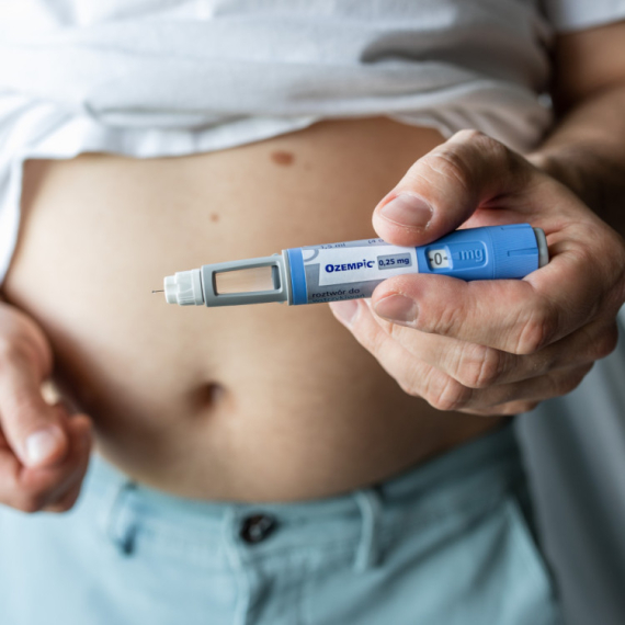 Tramp pokušao da bude farmaceut, pa ga ismejali: Nisi u situaciji da deliš savete VIDEO