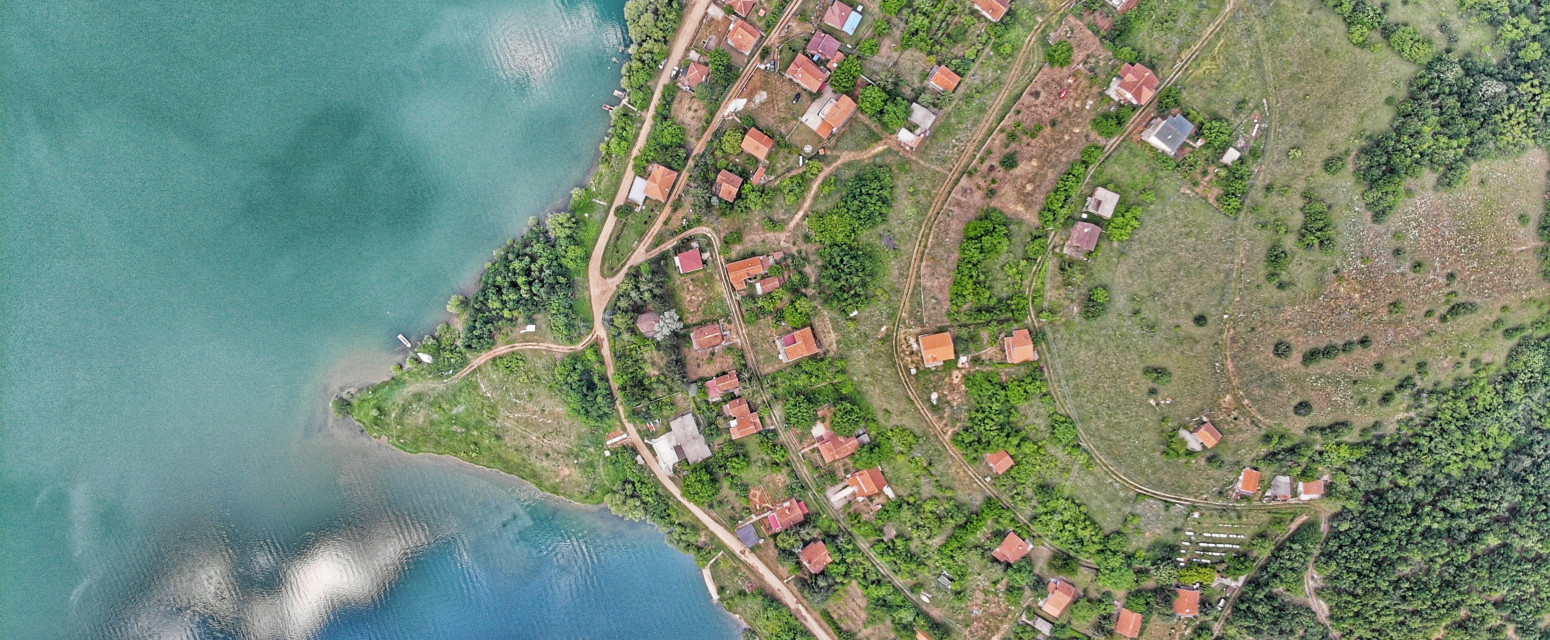 Veštačko, a izgleda kao da ga je sama priroda stvorila: Ovo jezero je izletište u okolini čuvene banje