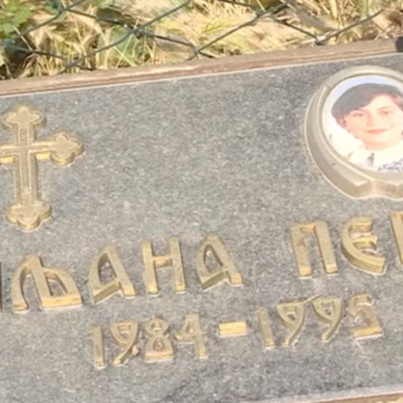 Albanac u Gračanici uklonio spomen ploču stradaloj srpskoj devojčici VIDEO