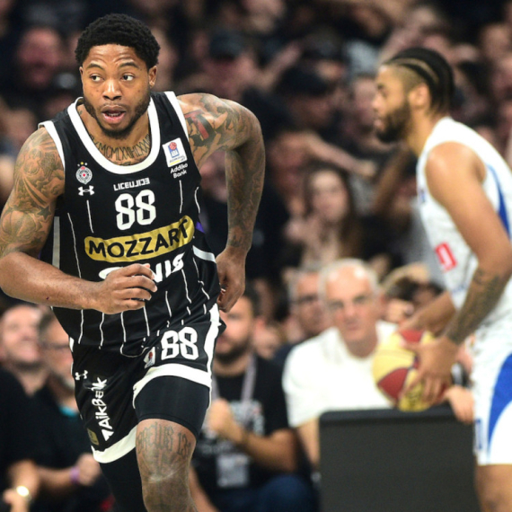 Tajrik Džons zakucao i "zapalio" Arenu VIDEO