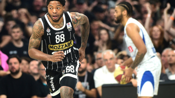 Tajrik Džons zakucao i "zapalio" Arenu VIDEO