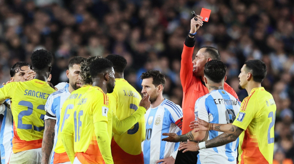 Fernandes umalo "skinuo glavu" Kolumbijcu VIDEO