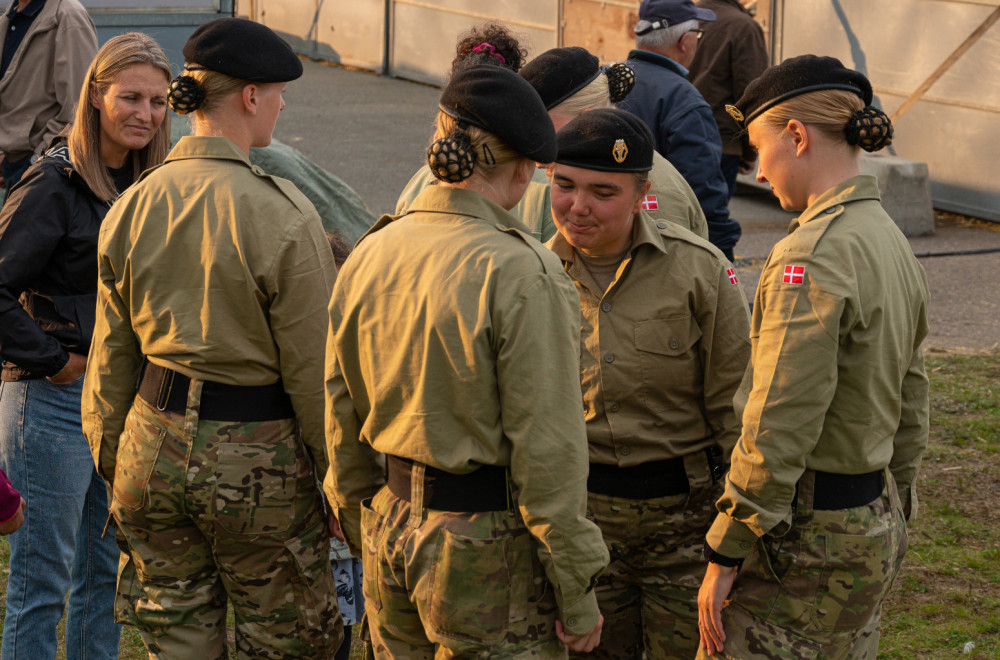 Uvedeno obavezno služenje vojnog roka za žene