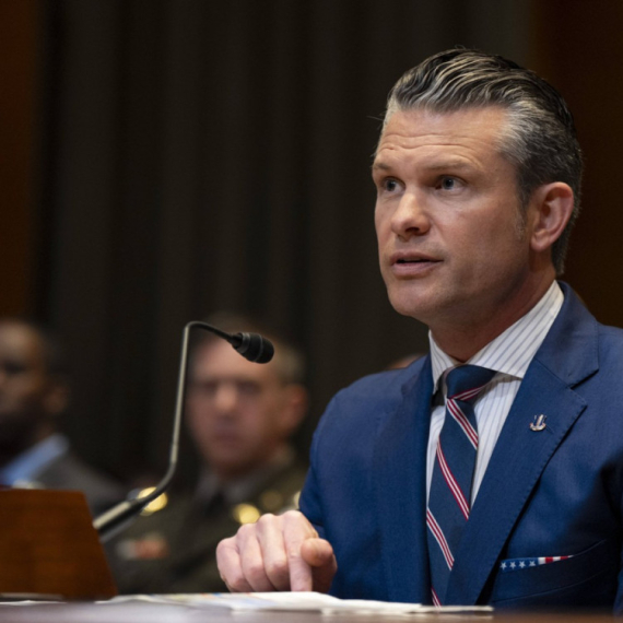 Skandal trese Pentagon: Demokrate žele opoziv Hegseta