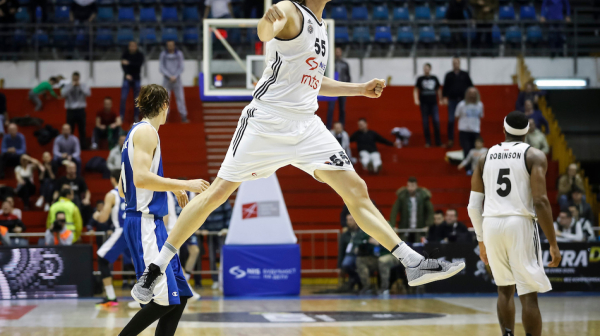 "Pita Džile: 'Piješ?' Rekoh: 'Slabo'; Kaže: 'Pušiš?' Rekoh: 'Ubijam dve pakle dnevno!'"