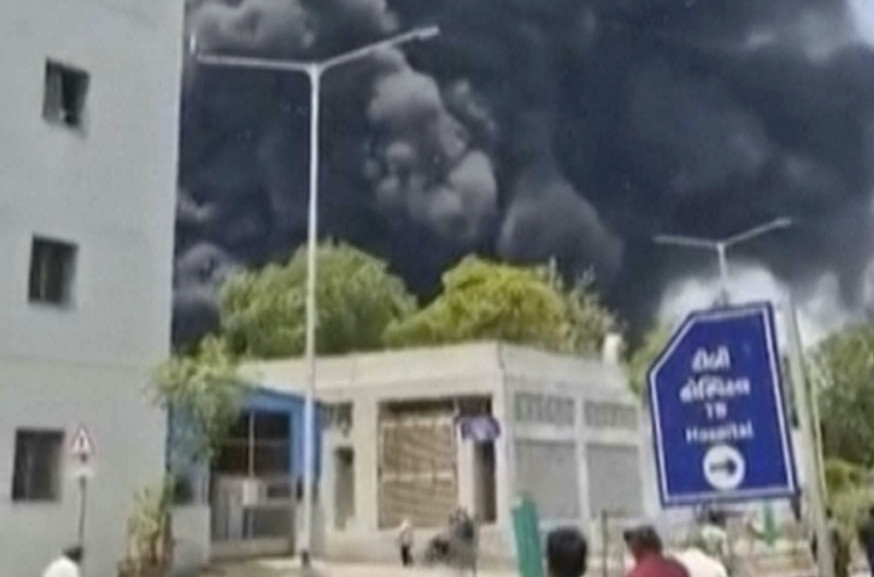 Jezivo na mestu pada aviona: Nebo je crno, hitne službe jure ka mestu katastrofe VIDEO