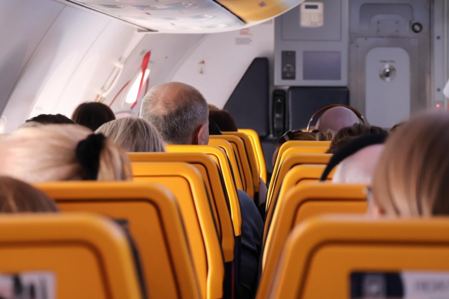 Od danas promene na aerodromima: Dozvoljene veće torbe, ali stižu kazne od 75 evra