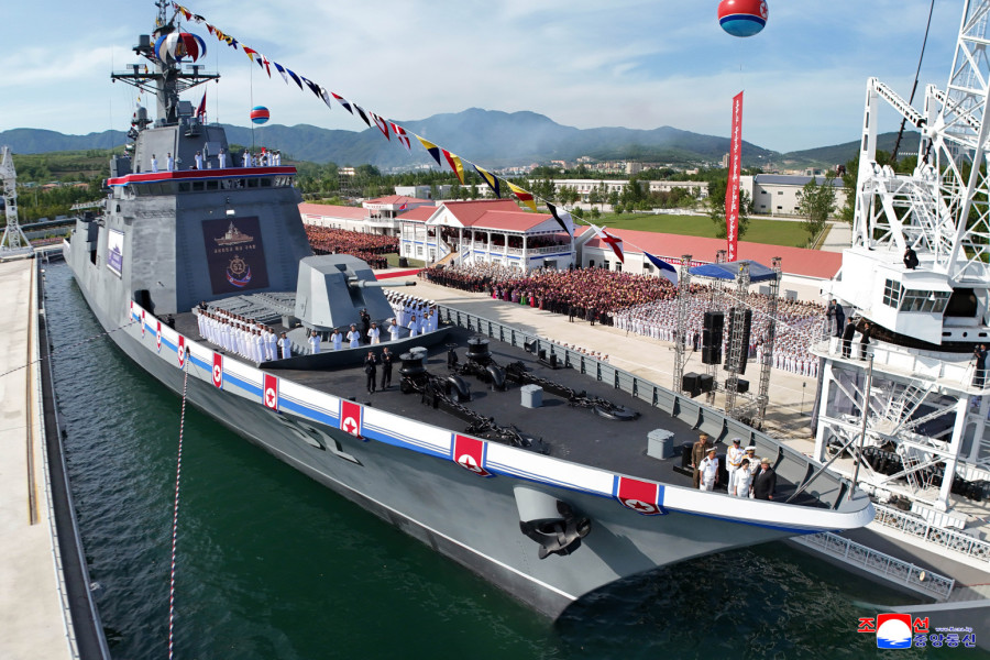 Uspelo, iz drugog puta; Kim prisustvovao ceremoniji porinuća moćnog razarača FOTO