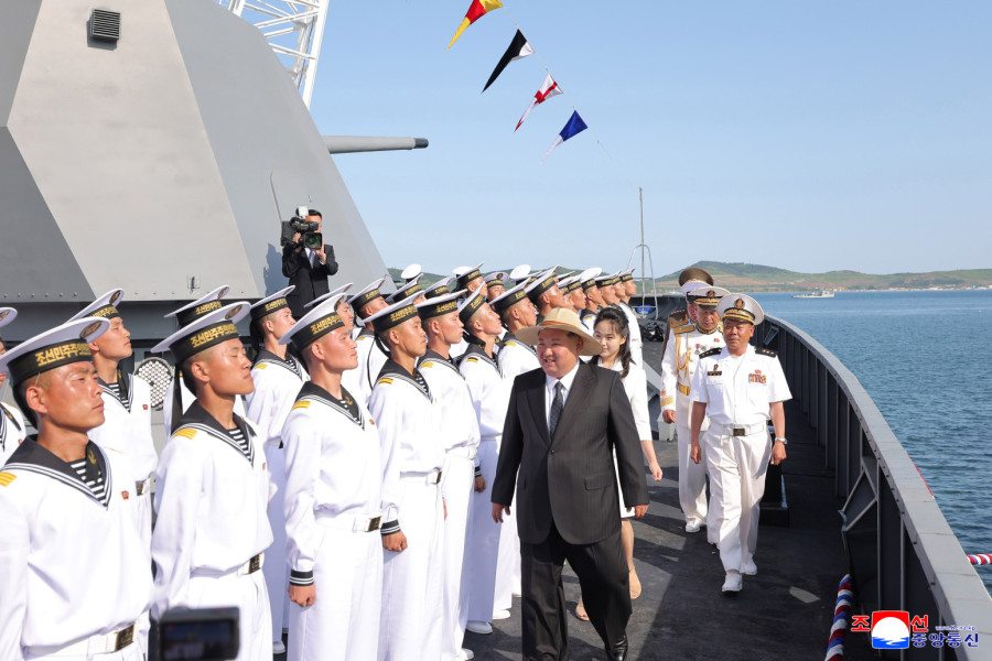 Uspelo, iz drugog puta; Kim prisustvovao ceremoniji porinuća moćnog razarača FOTO