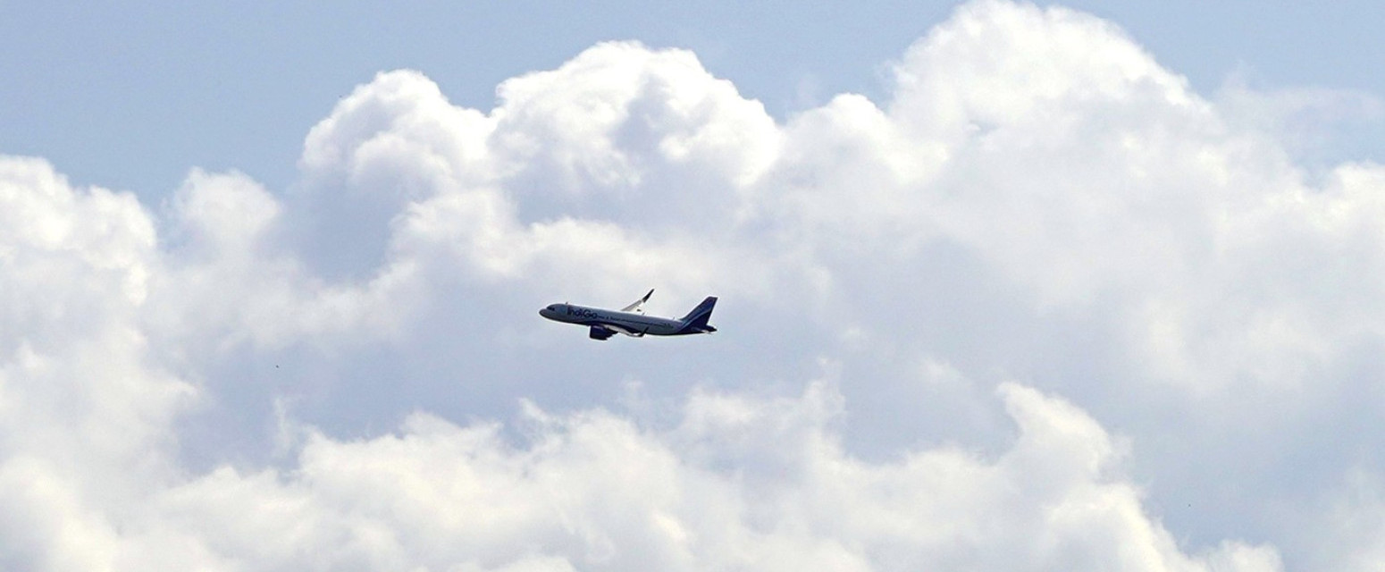 Drama u avionu na letu za Kopenhagen: Boing hitno sleteo, putnicima potekla krv iz nosa