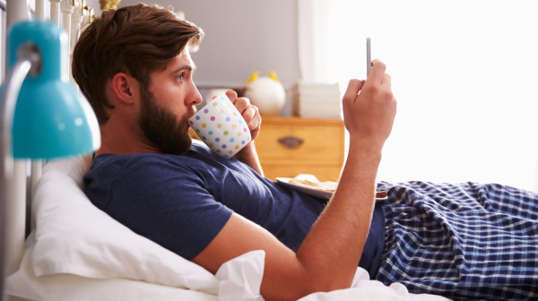 Nećete verovati šta konstantno skrolovanje radi našem mozgu – 5 ozbiljnih posledica