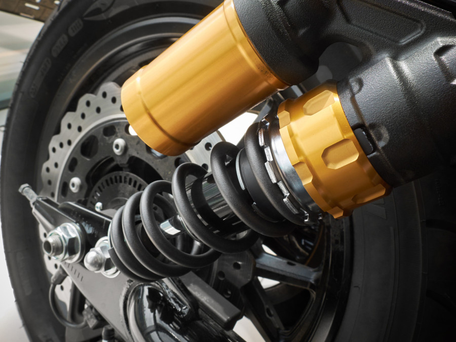 Zašto se trese upravljač na motociklu kada se puste ruke?