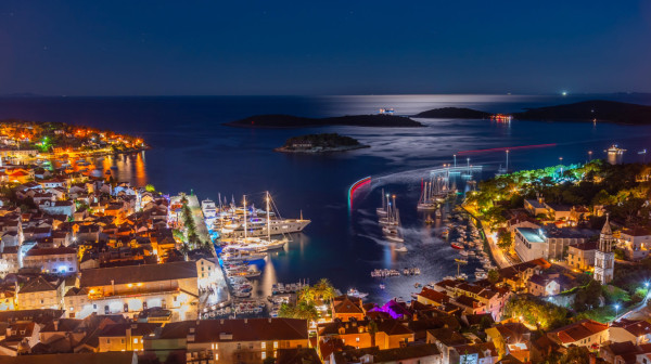 Dušan otišao na Hvar, pa pokazao kako izgleda letovanje na čuvenom ostrvu: Ljudi ga zatrpali komentarima VIDEO