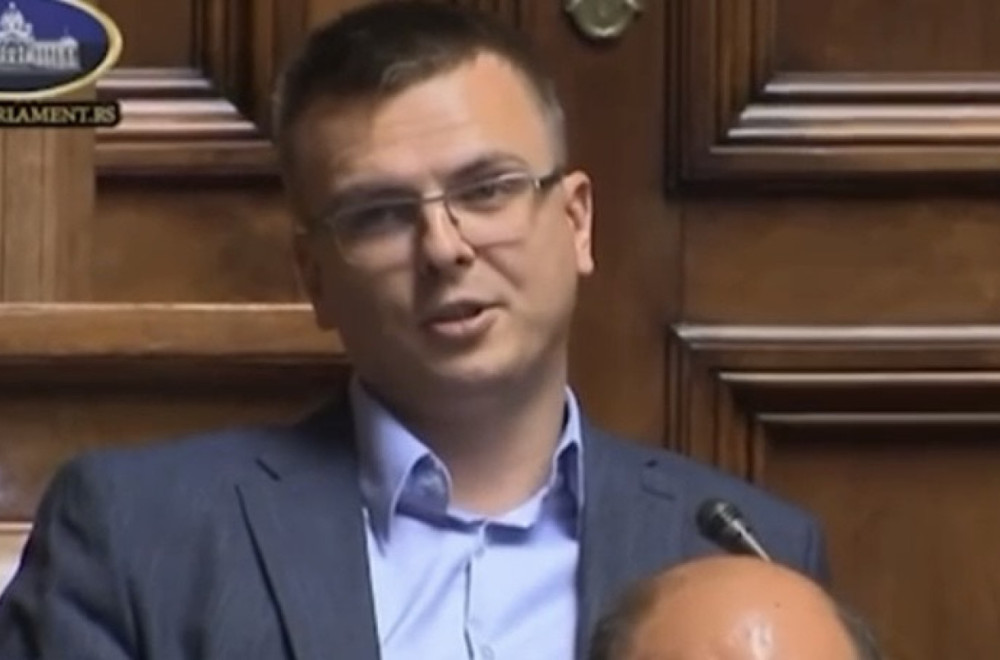 Skandal u Skupštini: Aleksićev poslanik uvredio Kinu VIDEO