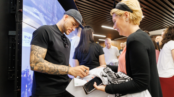 Košarkaši Partizana posetili Poslovni centar NIS-a u Beogradu