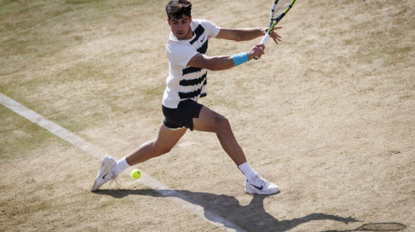 Alkaras bez muke do polufinala Kvinsa