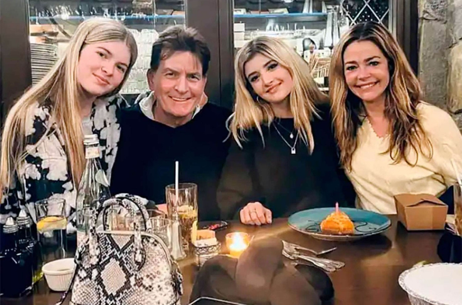 Zaratile ćerke slavnog glumačkog para: Jedna čita Bibliju, druga se slika gola FOTO/VIDEO