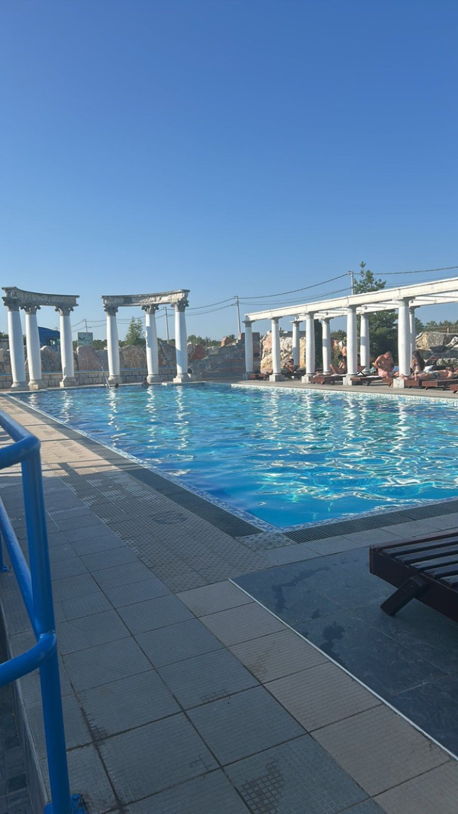 Ova banja u Srbiji je idealna za leto: Ima lekovitu vodu i blato, ali i akva-park FOTO