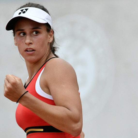 "Ljudi eksponiraju decu od rođenja – kače sliku iz porodiljske sale, je l' to normalno?!"