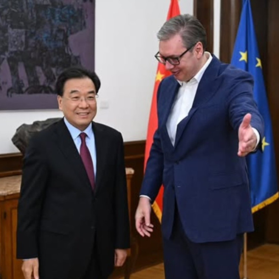 Vučić sa sekretarom Komiteta Komunističke partije Kine u provinciji Đijangsu: "Konstruktivan sastanak" FOTO
