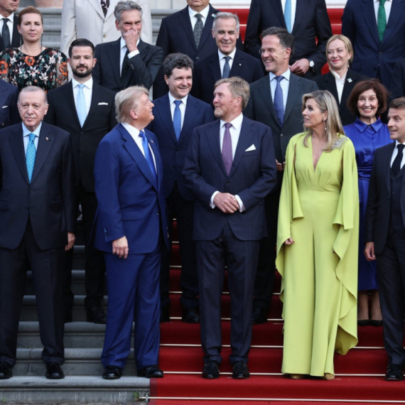 Kraljica Maksima imitirala Trampa? Mreže se usijale VIDEO