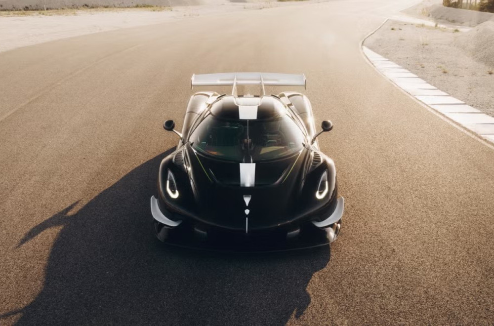 Novi Koenigsegg hiperautomobil: Ova "zver" može da se vozi na bilo kom putu FOTO