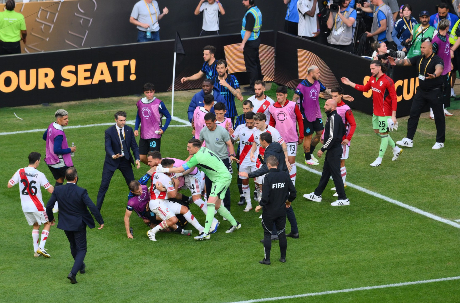 Argentinci ne znaju da gube – potukli se fudbaleri Rivera i Intera VIDEO